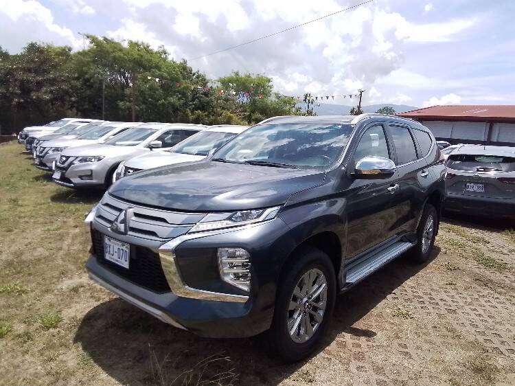 MITSUBISHI MONTERO
