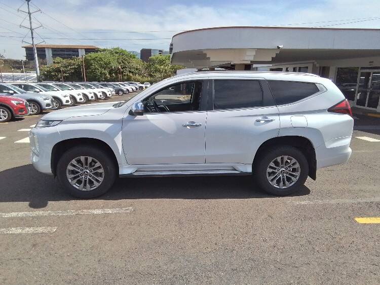 MITSUBISHI MONTERO