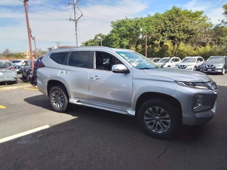 MITSUBISHI MONTERO