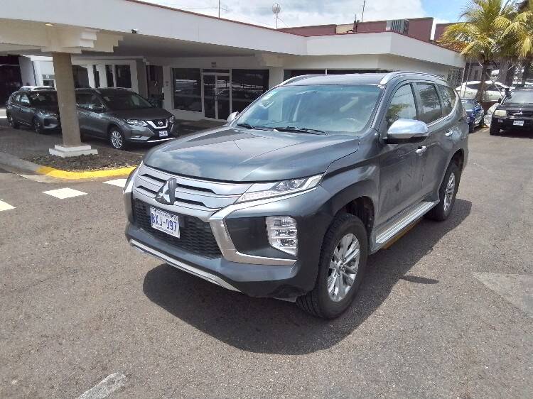 MITSUBISHI MONTERO