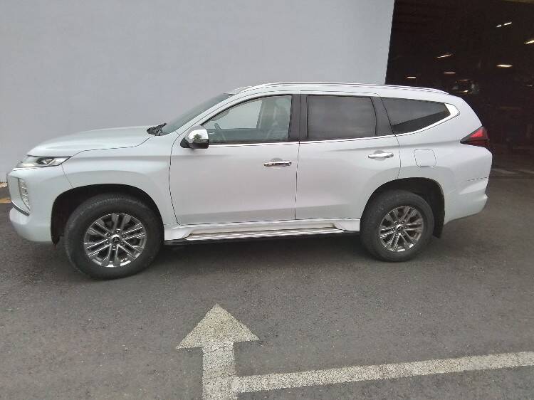 MITSUBISHI MONTERO