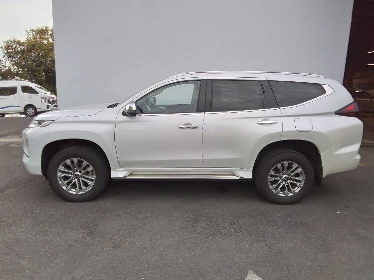 MITSUBISHI MONTERO