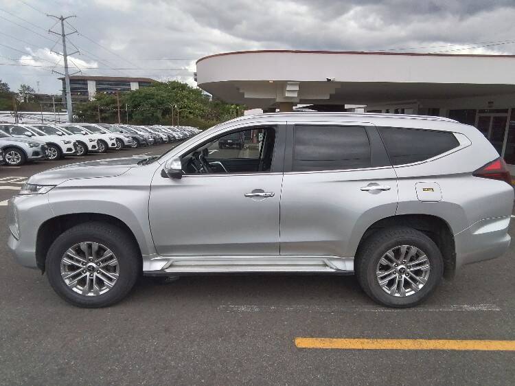 MITSUBISHI MONTERO