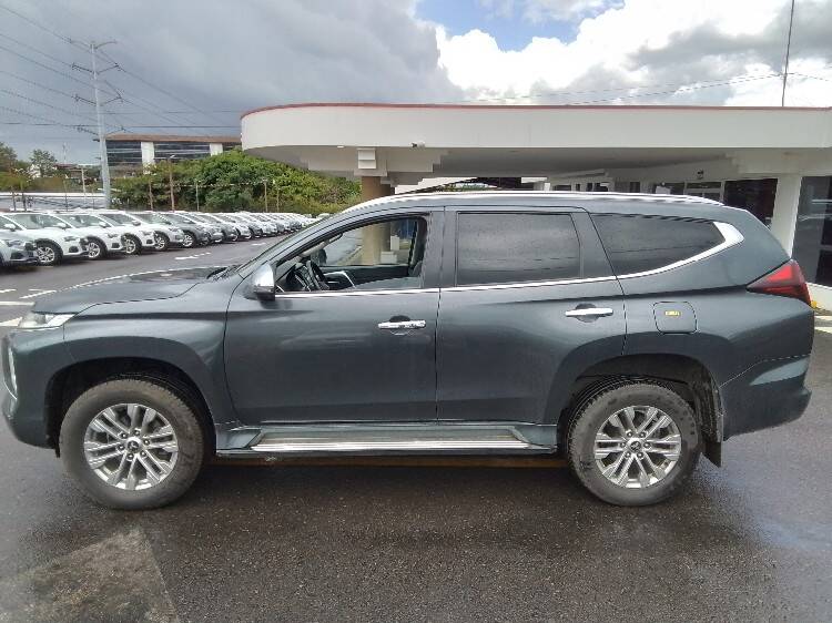 MITSUBISHI MONTERO