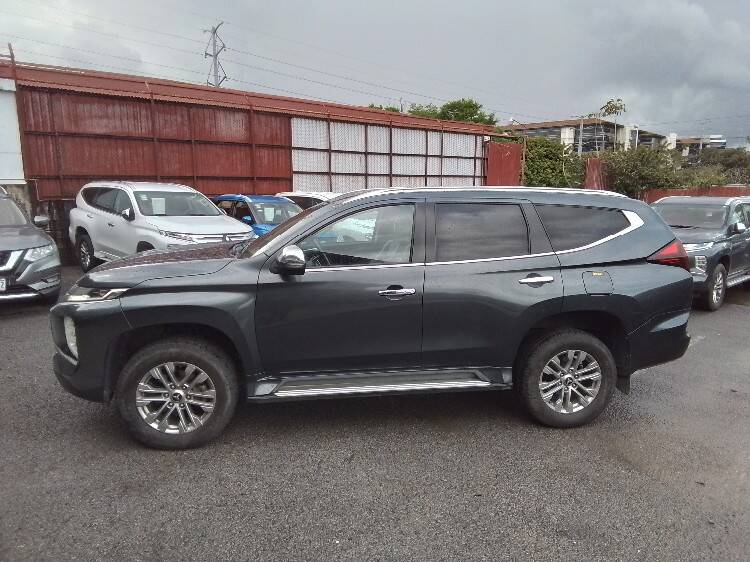 MITSUBISHI MONTERO