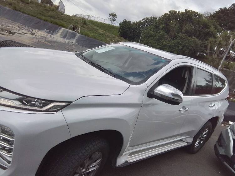 MITSUBISHI MONTERO