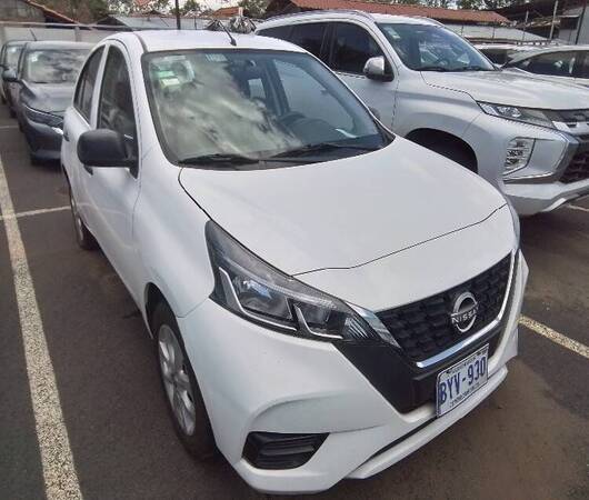 Nissan March Lux Aut